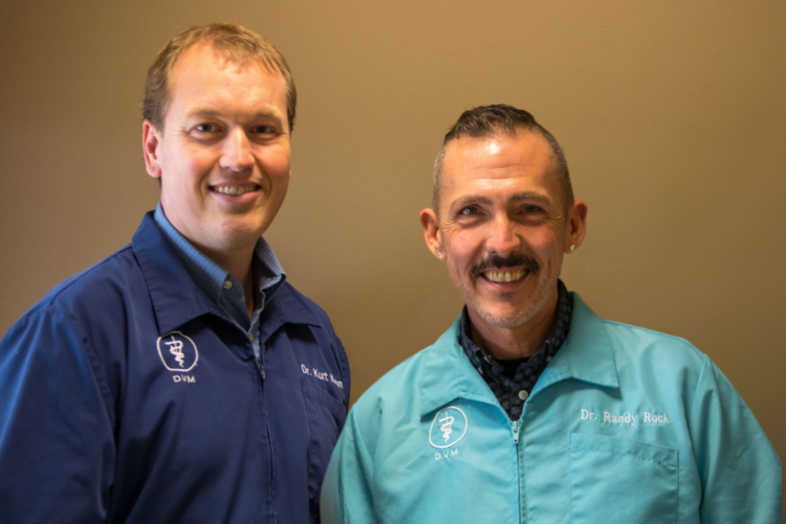 new-team-banner-img (2) Veterinarians Kremer and Rock standing together